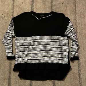 BloomChic V-Neck Black and White Sweater with Geometric Pattern